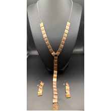 Gold square necklace with earrings