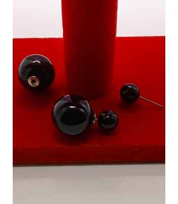 Elegant and versatile black magnet stud earrings designed for comfort and style. Perfect for everyday wear or special occasions, adding a modern touch to any outfit.